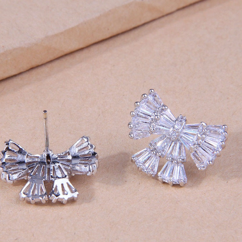 Elegant/Beautiful/Classic/Pretty/Attractive Alloy With Irregular Cubic Zirconia Earrings