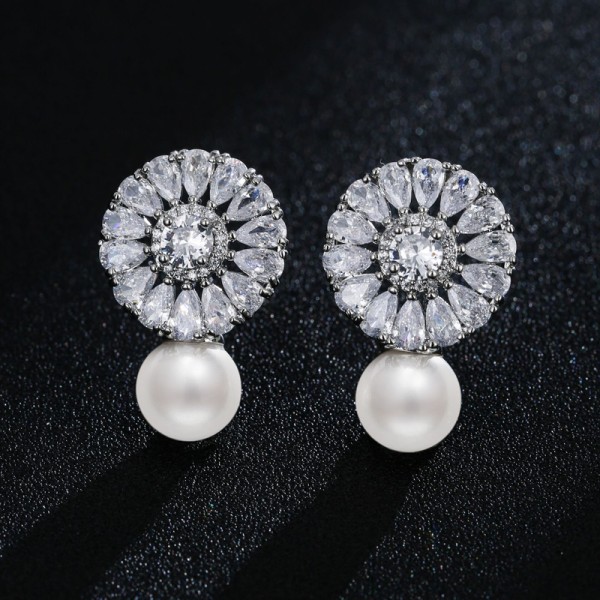 Ladies' Elegant/Beautiful/Classic/Pretty/Attractive Alloy With Round Pearl/Rhinestone Earrings