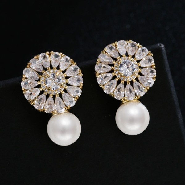 Ladies' Elegant/Beautiful/Classic/Pretty/Attractive Alloy With Round Pearl/Rhinestone Earrings