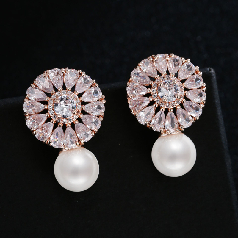 Ladies' Elegant/Beautiful/Classic/Pretty/Attractive Alloy With Round Pearl/Rhinestone Earrings