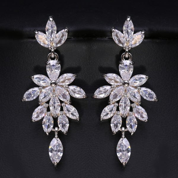 Ladies' Elegant/Beautiful/Classic/Pretty/Attractive Alloy With Oval Rhinestone Earrings