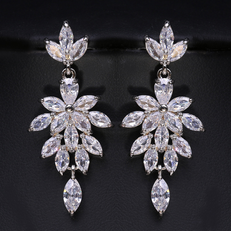 Ladies' Elegant/Beautiful/Classic/Pretty/Attractive Alloy With Oval Rhinestone Earrings