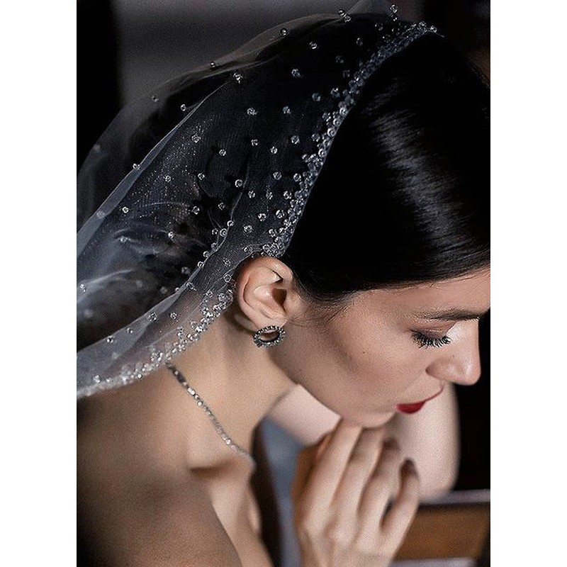 One-tier Beaded Edge Fingertip Bridal Veils With Beading