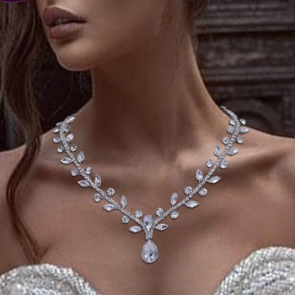 Elegant/Beautiful Alloy With Round Rhinestone Necklaces