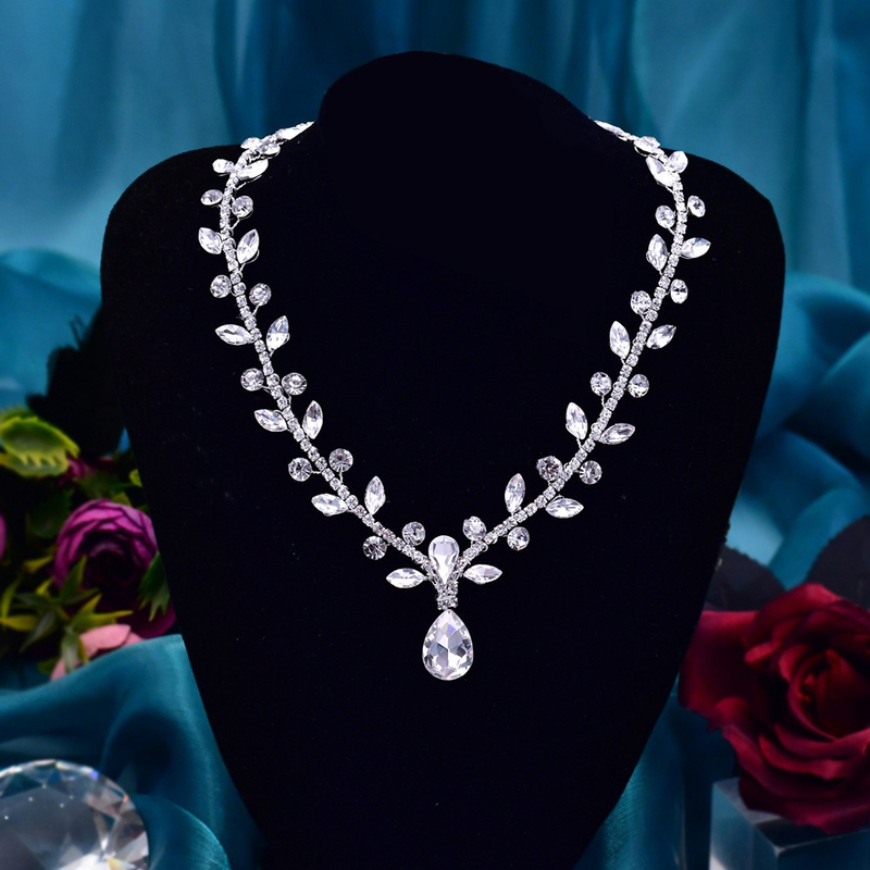 Elegant/Beautiful Alloy With Round Rhinestone Necklaces