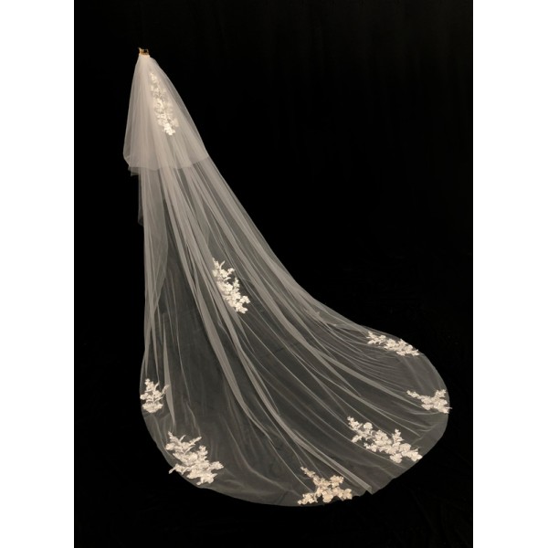 Two-tier Lace Applique Edge Cathedral Bridal Veils With Lace