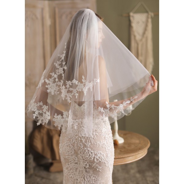 Two-tier Cut Edge Fingertip Bridal Veils With Lace