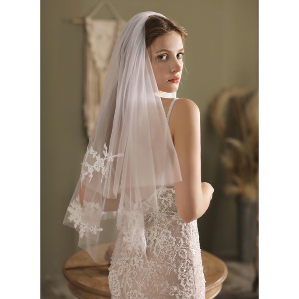 Two-tier Cut Edge Fingertip Bridal Veils With Lace