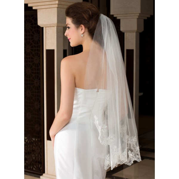 One-tier Lace Applique Edge Fingertip Bridal Veils With Lace