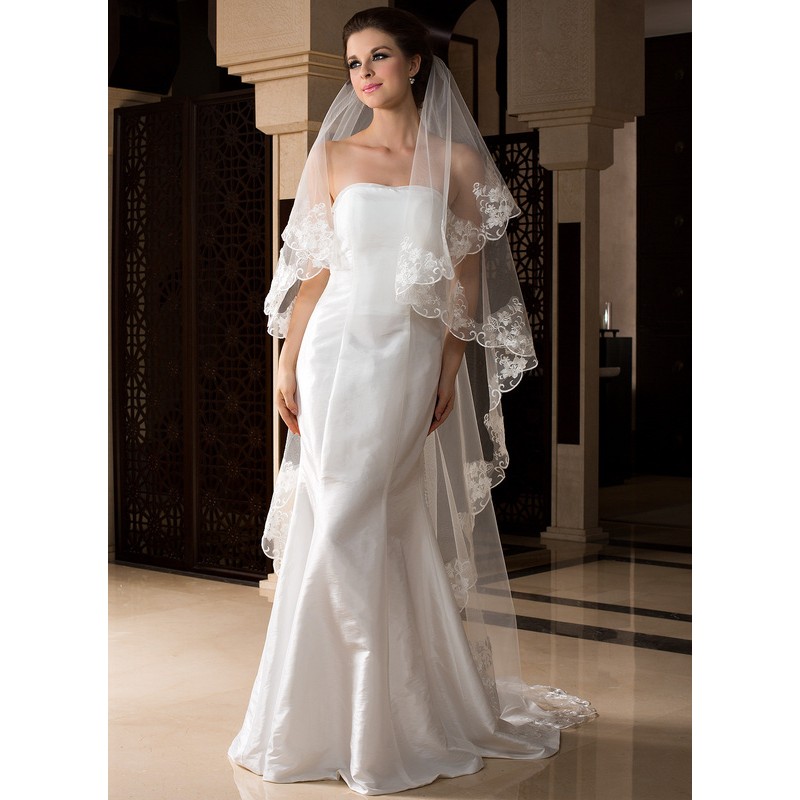 One-tier Lace Applique Edge Chapel Bridal Veils With Lace