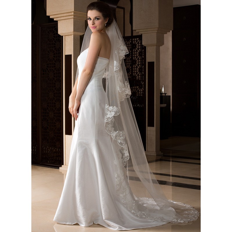 One-tier Lace Applique Edge Chapel Bridal Veils With Lace