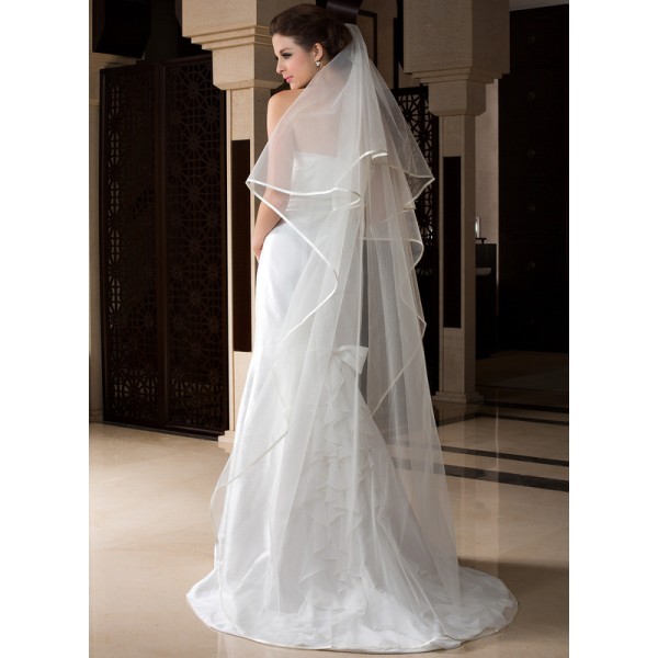 One-tier Satin Edge Chapel Bridal Veils With Ribbon