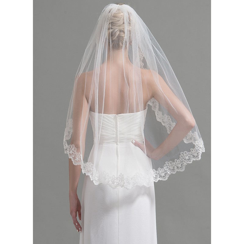 One-tier Lace Applique Edge Fingertip Bridal Veils With Lace