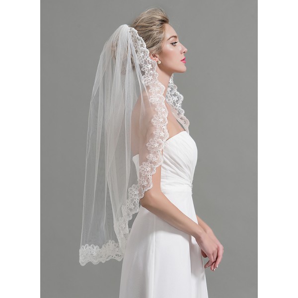 One-tier Lace Applique Edge Fingertip Bridal Veils With Lace